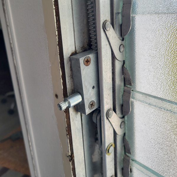 Jalousie Window Rack Operator Install